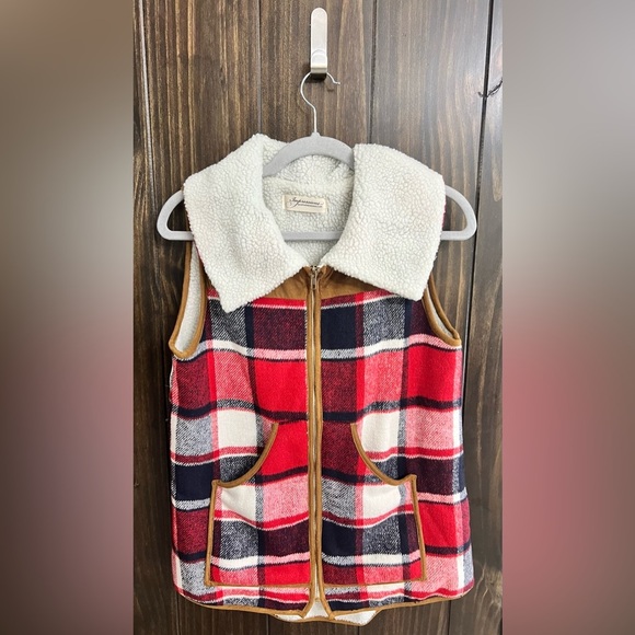 Red/Black Plaid Sherpa Collar Vest-Size:Medium - Picture 4 of 10